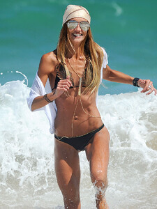 Sharni-Vinson-Bikini-Photos_-2014-In-Sydney--01.jpg