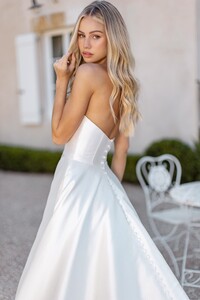 Sherri-Hill-71018-ivory-49241.thumb.jpg.5966dc6ef2f7ec84750f38abd27a1945.jpg