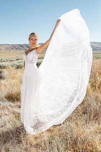 Sherri-Hill-71027-ivory-nude-49011.thumb.jpg.40c7bfb6e66bf6dd7b00ee7fa9d856cb.jpg