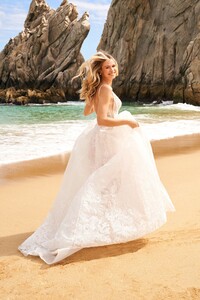 Sherri-Hill-71042-ivory-49359.thumb.jpg.b27e934fe42fa0288b62209ad055f9ff.jpg