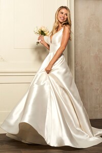 Sherri-Hill-71079-ivory-48918.thumb.jpg.dd98f71f1826e881dd55c7fa0cea7e71.jpg