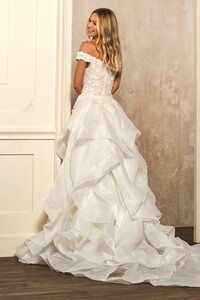 Sherri-Hill-81033-ivory-48839.thumb.jpg.38570f08797c17de4015b385472a06e6.jpg