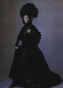 Star_Wars_Penn_US_Vogue_April_1999_04.thumb.jpg.8266591e39530881f96524c8b309be09.jpg