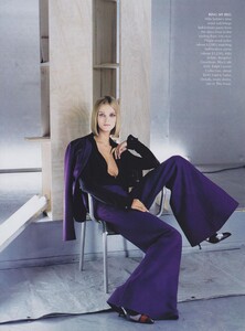 Suit_Meisel_US_Vogue_August_2000_17.thumb.jpg.4e00db5edefd7e831cbddf97412e9ab8.jpg