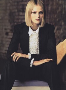 Suit_Meisel_US_Vogue_August_2000_18.thumb.jpg.301e4bf2aef909cd129035e37923fda4.jpg