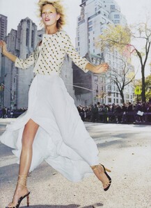 Sunny_Meier_US_Vogue_January_2002_05.thumb.jpg.42dd9ea6972c0f23f4f78b451bebbb37.jpg