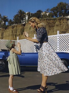 Supermom_Testino_US_Vogue_January_2009_06.thumb.jpg.ab1cb3de921ff9e47f582cc41534a4b9.jpg