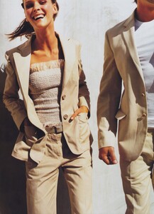 Testino_US_Vogue_January_2002_03.thumb.jpg.976c578f7ee74a134ca3cf52733b019f.jpg