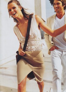 Testino_US_Vogue_January_2002_09.thumb.jpg.853b25bd1d0e3cf3b4f661a877c3a362.jpg