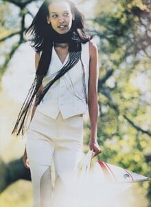 Testino_US_Vogue_July_2001_07.thumb.jpg.e02f1cfa14f66a0da500601668efc4d9.jpg