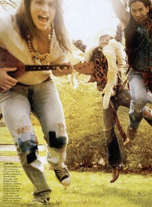 Testino_US_Vogue_July_2008_09.thumb.jpg.2acdabcef9bbaf07197740246a2d26eb.jpg