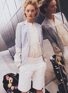 Testino_US_Vogue_May_2005_05.thumb.jpg.b5a8c1fe6b15140aee991727e2e0e416.jpg