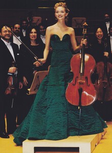 Testino_US_Vogue_May_2005_11.thumb.jpg.3b60b29ca1b36aa9777afcf952ee3492.jpg
