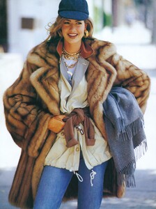 True_Demarchelier_US_Vogue_August_1991_01.thumb.jpg.cad75a618e03ae31e814b48a16f377a5.jpg