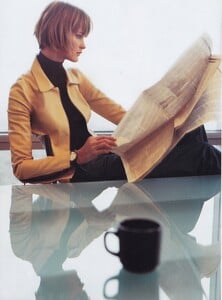 Urbane_Meisel_US_Vogue_February_2001_03.thumb.jpg.525575db10a4114072d37e9e6e5f1f2f.jpg