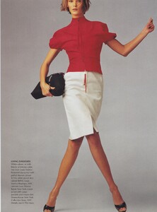 Urbane_Meisel_US_Vogue_February_2001_06.thumb.jpg.434f81e7fc752be8945a4bb3e1882caf.jpg