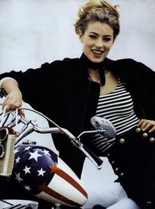 Vadukul_US_Vogue_January_1992_06.thumb.jpg.7f6ab522efdfe41c0e399a7ff848420c.jpg