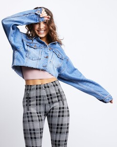 Vintage_Cut_Cropped_Denim_Jacket_5.jpg