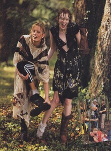Weber_US_Vogue_June_2001_05.thumb.jpg.b7f76076f299b83c885a360da12e456a.jpg