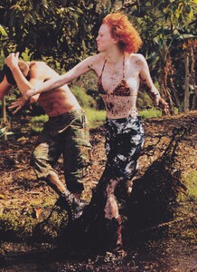 Weber_US_Vogue_June_2001_11.thumb.jpg.151fae3610176f6a3f584c06de81d210.jpg