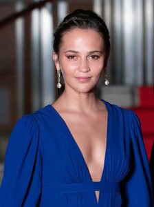 alicia-vikander-1.jpeg