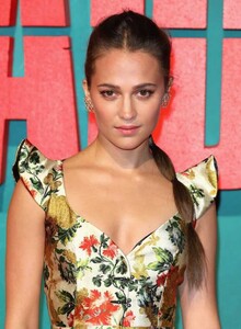 alicia-vikander-11.jpeg