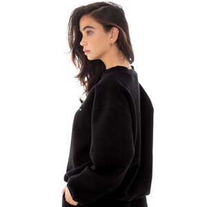 are-you-am-i_christina_dewe-sweatshirt_black--6_2000x.jpg