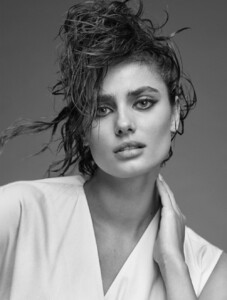 artlist-photography-nico-bustos-beauty-vogue-greece-taylor-hill-ad2735008872c59b92c2c67d96c7f91297f54df12ad625e7eb76bd2533908f53.thumb.jpg.5e52dd4db0b12234b8abe5fbd024a7e9.jpg