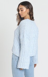 bethenfluffyknitinblue3.jpg