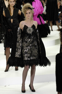 chanel-fall-2005-couture-00170h-xanthi-tsalikis.thumb.jpg.8d44c154ae57525b9ff4229c4f6ad43b.jpg