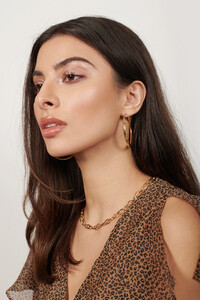 gold-caught-up-chain-linked-necklace@2x.jpg