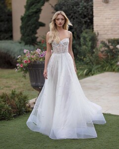 julievinobridal_130926980_2118147611654543_5417083183201209459_n.jpg