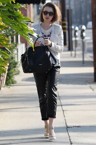 lily-collins-out-in-west-hollywood-03.jpg