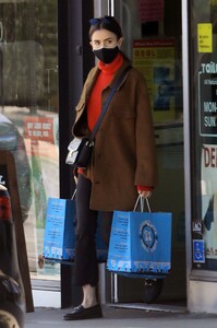 lily-collins-out-in-west-hollywood-12-17-2020-4.jpg