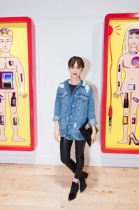 lily_collins_attends_beau_dunns_plastic_opening2.jpg