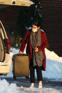 lucy-hale-and-austin-stowell-checking-out-of-a-hotel-in-new-york-12-2020-0.jpg