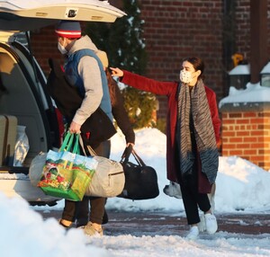 lucy-hale-and-austin-stowell-checking-out-of-a-hotel-in-new-york-12-2020-6.jpg
