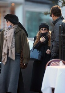 mary-kate-olsen-out-in-new-york-11-16-2020-0.jpg