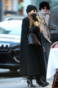 mary-kate-olsen-out-in-new-york-11-16-2020-5.jpg