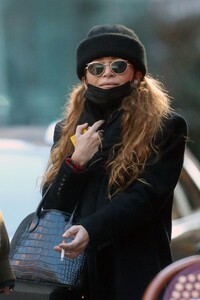 mary-kate-olsen-out-in-new-york-11-16-2020-6.jpg