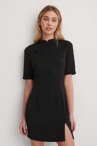 mathilde_goehler_high_neck_dress_1658-000054-0002_03j.thumb.jpg.adad0bab0f8fe085461233714791b834.jpg