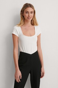 mathilde_gohler_deep_neck_body_1658-000060-0001_02a.thumb.jpg.4c110ac30fc05c0f3dce4949b233313a.jpg