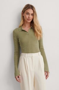 mathilde_gohler_wool_collar_knitted_sweater_1658-000057-0052_02a.thumb.jpg.3ea956cc0513cfd9570952f2bca72ddb.jpg