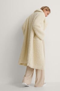 nakd_big_collar_fluffy_coat-1628-000086-0021_02.thumb.jpg.81f92eef56129927df5ce3be8d60822f.jpg