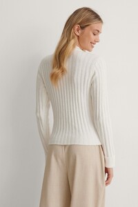 nakd_rib_fluffy_knitted_sweater-1628-000089-0021_02.thumb.jpg.b9a910d80ce0d62c18f89d0a1235d27e.jpg