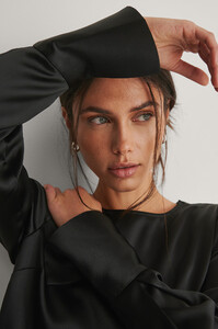 nakd_wide_cuff_satin_blouse_1660-000408-0002_05g.jpg