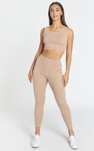 novaknittedleggingsincocoa_338.jpg
