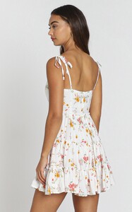 runwayreadydressinwhitefloral4.jpg