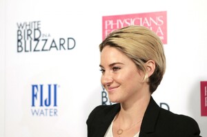 shailene-woodley-white-bird-in-a-blizzard-premiere-in-los-angeles_4.jpg