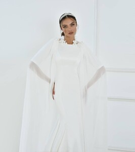 shoval_bridalgowns_1183108156902190915705808125232321736153635n.jpg